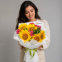 Букет из подсолнухов и роз «Летний» — вид 3