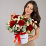 Композиция из красных роз в коробке «Кабаре» — вид 3
